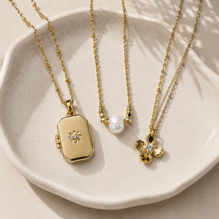 Clover Pearl and Pendant Necklace Set